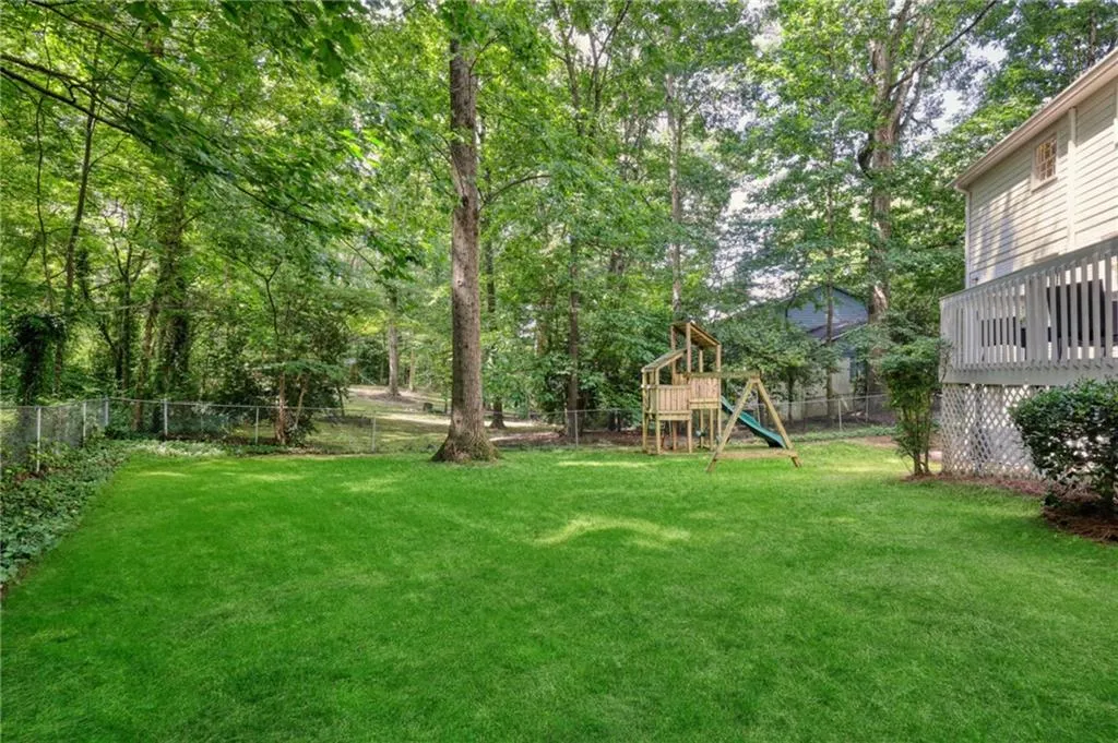 275 Glencourtney Drive, Sandy Springs, Georgia 30328, 4 Bedrooms Bedrooms, ,3 BathroomsBathrooms,Residential,Sold,275 Glencourtney Drive,7609097