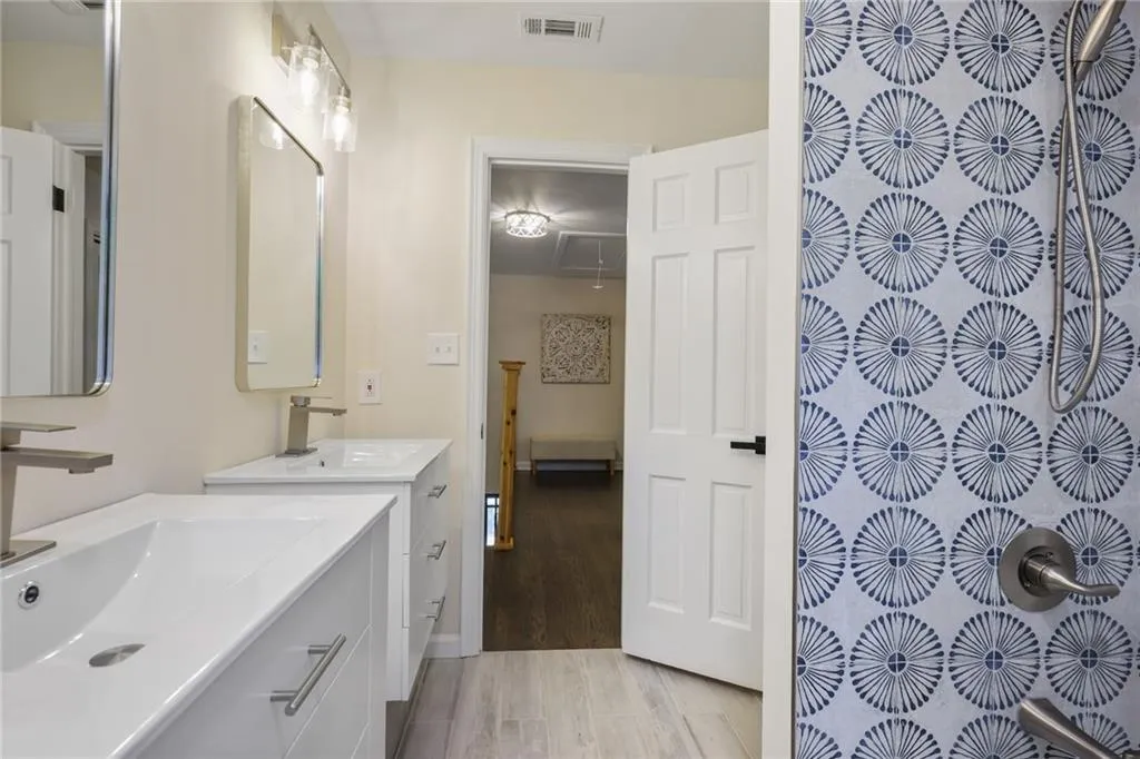 275 Glencourtney Drive, Sandy Springs, Georgia 30328, 4 Bedrooms Bedrooms, ,3 BathroomsBathrooms,Residential,Sold,275 Glencourtney Drive,7609097
