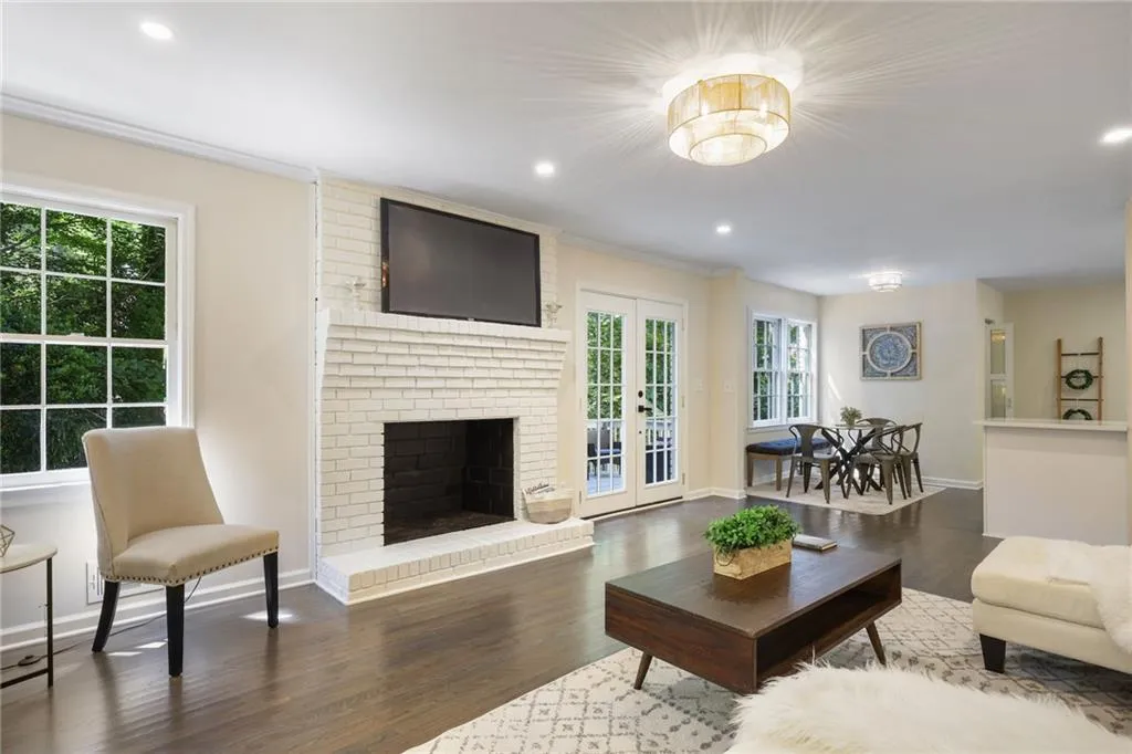 275 Glencourtney Drive, Sandy Springs, Georgia 30328, 4 Bedrooms Bedrooms, ,3 BathroomsBathrooms,Residential,Sold,275 Glencourtney Drive,7609097