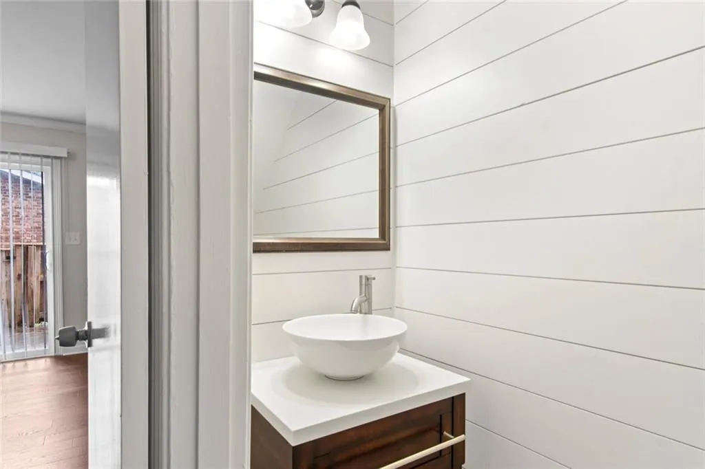 5574 Kingsport Drive, Atlanta, Georgia 30342, 2 Bedrooms Bedrooms, ,1 BathroomBathrooms,Residential,Sold,5574 Kingsport Drive,6807816