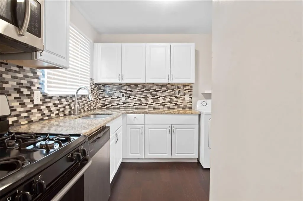 5574 Kingsport Drive, Atlanta, Georgia 30342, 2 Bedrooms Bedrooms, ,1 BathroomBathrooms,Residential,Sold,5574 Kingsport Drive,6807816