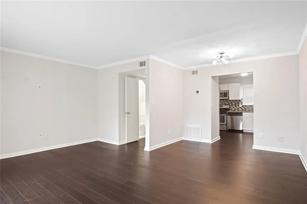 5574 Kingsport Drive, Atlanta, Georgia 30342, 2 Bedrooms Bedrooms, ,1 BathroomBathrooms,Residential,Sold,5574 Kingsport Drive,6807816