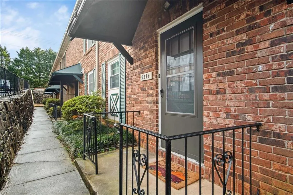 5574 Kingsport Drive, Atlanta, Georgia 30342, 2 Bedrooms Bedrooms, ,1 BathroomBathrooms,Residential,Sold,5574 Kingsport Drive,6807816