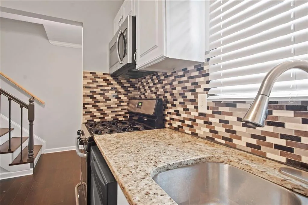 5574 Kingsport Drive, Atlanta, Georgia 30342, 2 Bedrooms Bedrooms, ,1 BathroomBathrooms,Residential,Sold,5574 Kingsport Drive,6807816