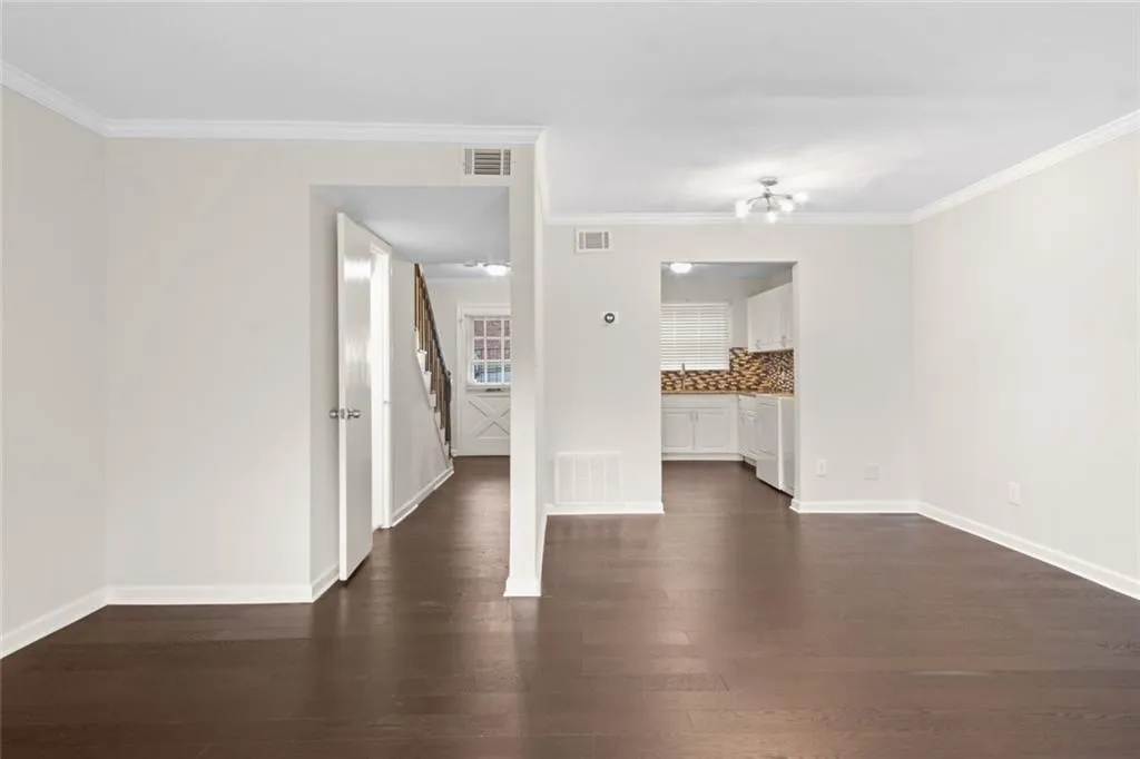 5574 Kingsport Drive, Atlanta, Georgia 30342, 2 Bedrooms Bedrooms, ,1 BathroomBathrooms,Residential,Sold,5574 Kingsport Drive,6807816