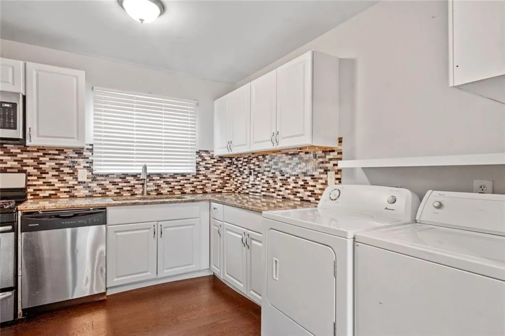 5574 Kingsport Drive, Atlanta, Georgia 30342, 2 Bedrooms Bedrooms, ,1 BathroomBathrooms,Residential,Sold,5574 Kingsport Drive,6807816