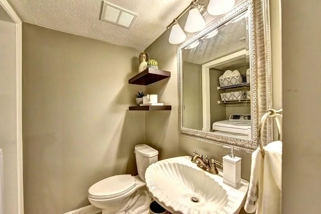 6900 Roswell Road Unit C3, Sandy Springs, Georgia 30328, 2 Bedrooms Bedrooms, ,2 BathroomsBathrooms,Residential,Sold,6900 Roswell Road Unit C3,6623550