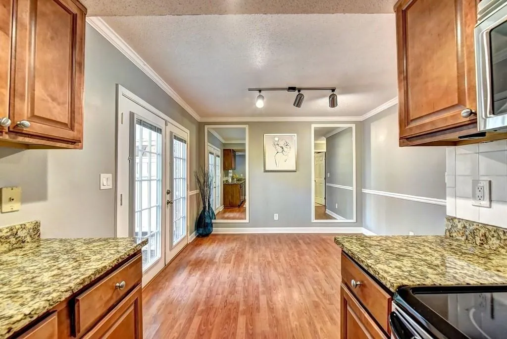 6900 Roswell Road Unit C3, Sandy Springs, Georgia 30328, 2 Bedrooms Bedrooms, ,2 BathroomsBathrooms,Residential,Sold,6900 Roswell Road Unit C3,6623550