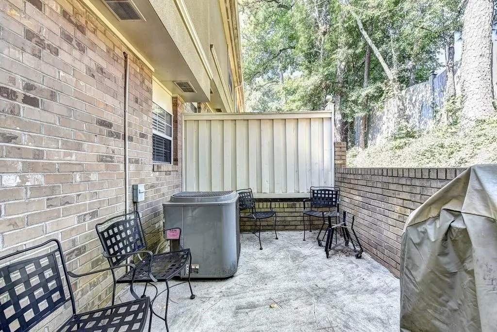 6900 Roswell Road Unit C3, Sandy Springs, Georgia 30328, 2 Bedrooms Bedrooms, ,2 BathroomsBathrooms,Residential,Sold,6900 Roswell Road Unit C3,6623550