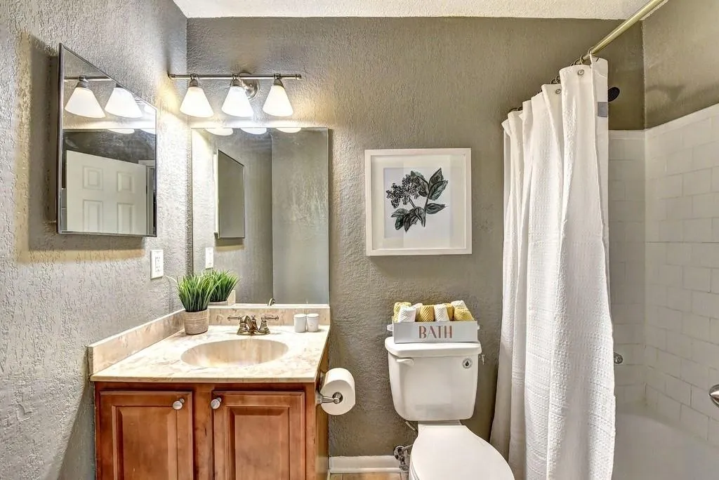 6900 Roswell Road Unit C3, Sandy Springs, Georgia 30328, 2 Bedrooms Bedrooms, ,2 BathroomsBathrooms,Residential,Sold,6900 Roswell Road Unit C3,6623550