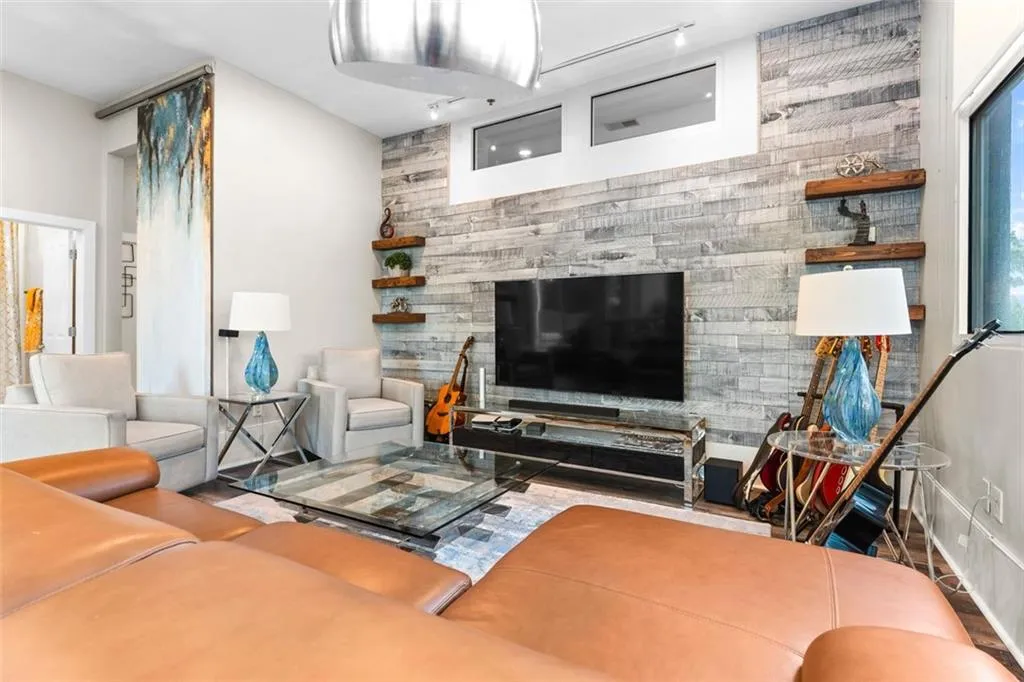 2881 Peachtree Road Ne Unit 605, Atlanta, Georgia 30305, 2 Bedrooms Bedrooms, ,2 BathroomsBathrooms,Residential,For Sale,2881 Peachtree Road Ne Unit 605,7624314