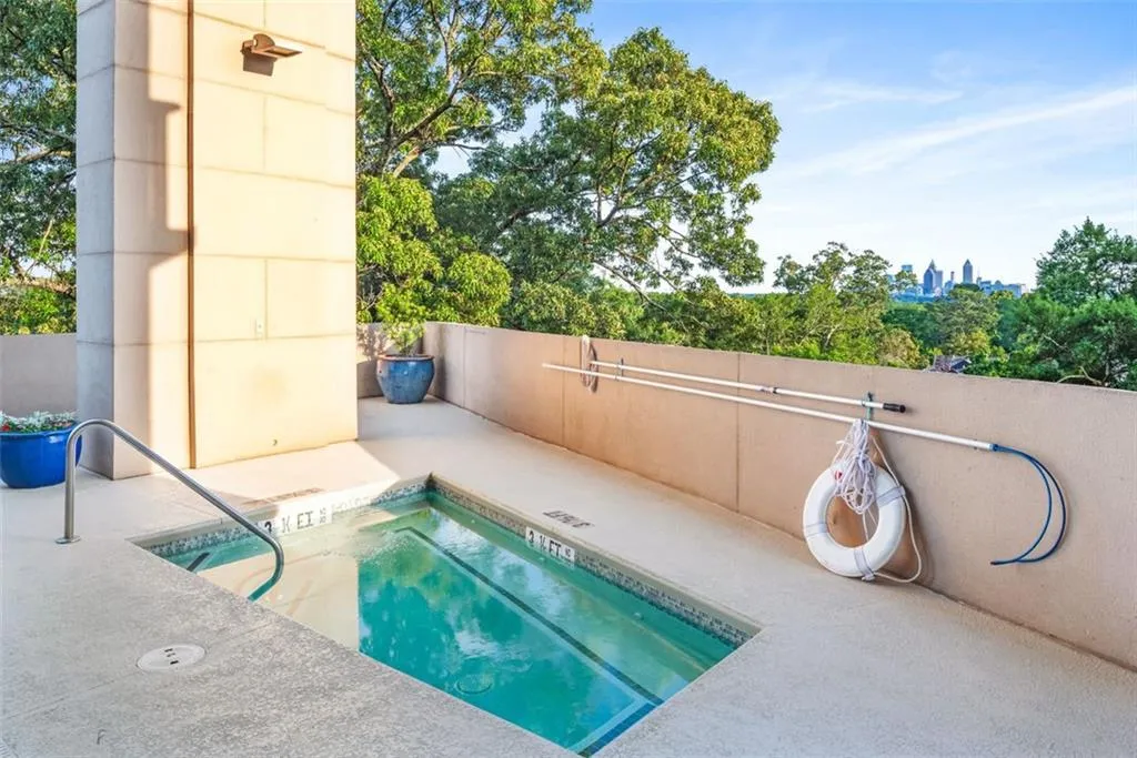 2881 Peachtree Road Ne Unit 605, Atlanta, Georgia 30305, 2 Bedrooms Bedrooms, ,2 BathroomsBathrooms,Residential,For Sale,2881 Peachtree Road Ne Unit 605,7624314