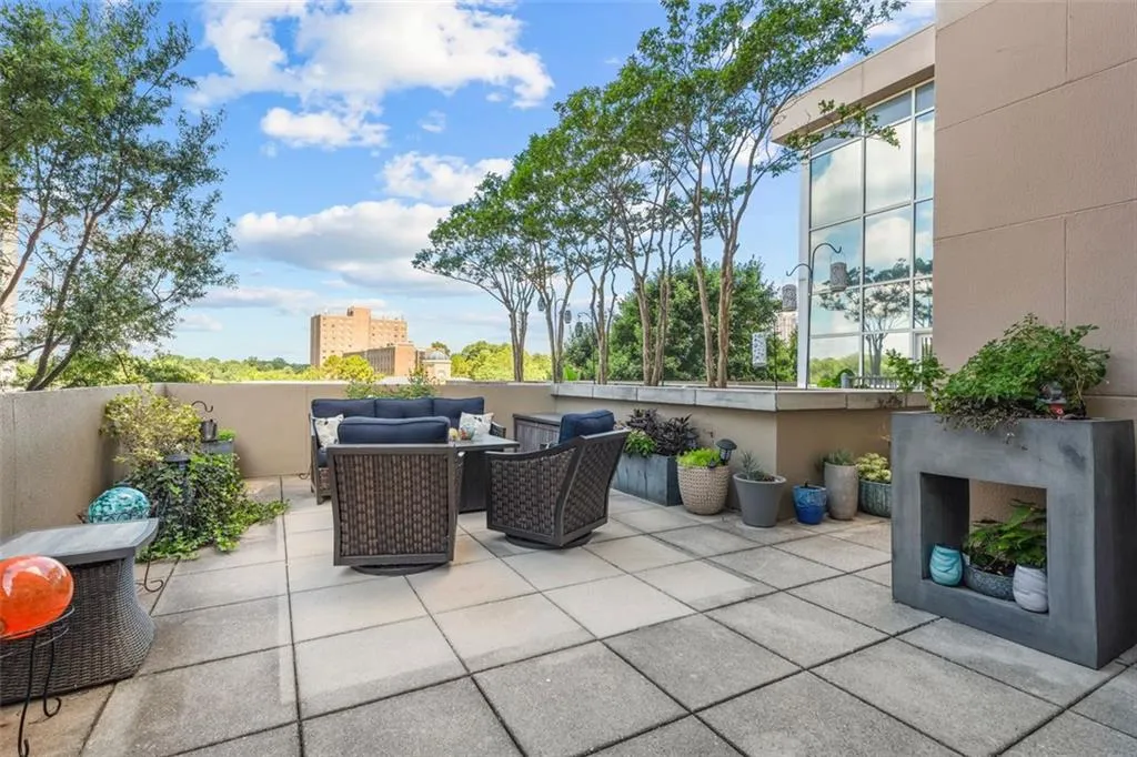 2881 Peachtree Road Ne Unit 605, Atlanta, Georgia 30305, 2 Bedrooms Bedrooms, ,2 BathroomsBathrooms,Residential,For Sale,2881 Peachtree Road Ne Unit 605,7624314