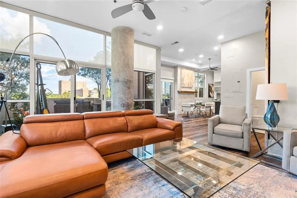 2881 Peachtree Road Ne Unit 605, Atlanta, Georgia 30305, 2 Bedrooms Bedrooms, ,2 BathroomsBathrooms,Residential,For Sale,2881 Peachtree Road Ne Unit 605,7624314