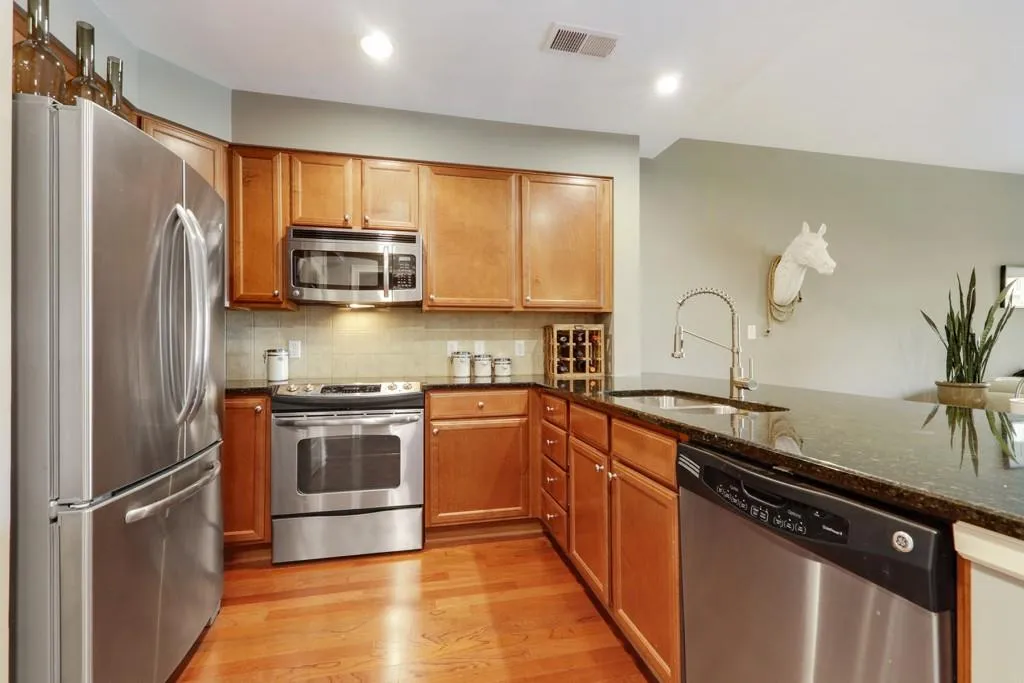 200 River Vista Drive Unit 404, Atlanta, Georgia 30339, 1 Bedroom Bedrooms, ,1 BathroomBathrooms,Residential,Sold,200 River Vista Drive Unit 404,6849876