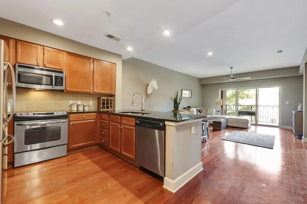 200 River Vista Drive Unit 404, Atlanta, Georgia 30339, 1 Bedroom Bedrooms, ,1 BathroomBathrooms,Residential,Sold,200 River Vista Drive Unit 404,6849876