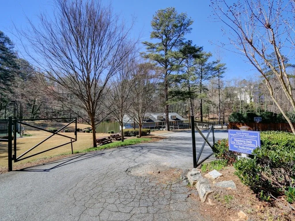 420 N Harbor Drive, Sandy Springs, Georgia 30328, 3 Bedrooms Bedrooms, ,2 BathroomsBathrooms,Residential,Sold,420 N Harbor Drive,5823783