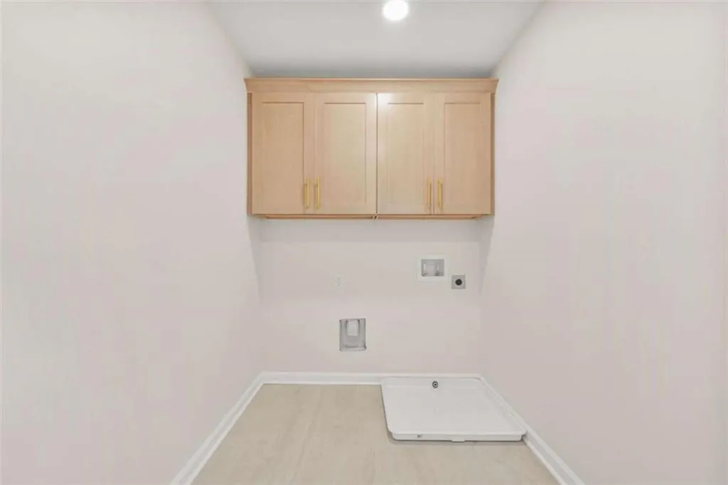 5975 Brookgreen Rd, Sandy Springs, Georgia 30328, 3 Bedrooms Bedrooms, ,2 BathroomsBathrooms,Residential,For Sale,5975 Brookgreen Rd,7622067