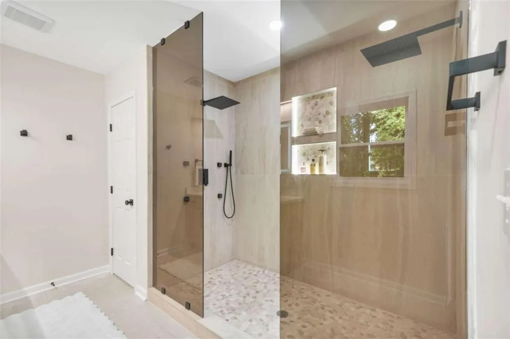 5975 Brookgreen Rd, Sandy Springs, Georgia 30328, 3 Bedrooms Bedrooms, ,2 BathroomsBathrooms,Residential,For Sale,5975 Brookgreen Rd,7622067