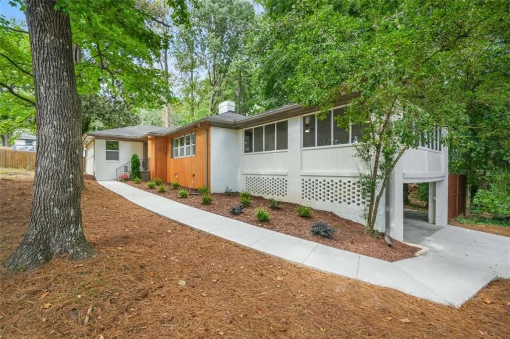 5975 Brookgreen Rd, Sandy Springs, Georgia 30328, 3 Bedrooms Bedrooms, ,2 BathroomsBathrooms,Residential,For Sale,5975 Brookgreen Rd,7622067
