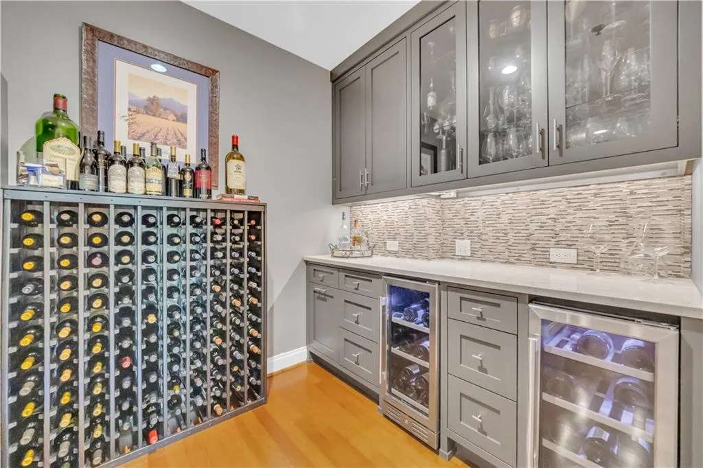 905 Juniper Street Ne Unit 410, Atlanta, Georgia 30309, 2 Bedrooms Bedrooms, ,2 BathroomsBathrooms,Residential,For Sale,905 Juniper Street Ne Unit 410,7634328
