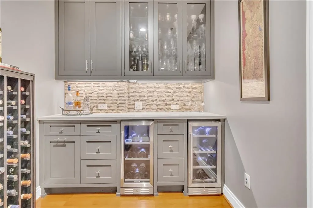 905 Juniper Street Ne Unit 410, Atlanta, Georgia 30309, 2 Bedrooms Bedrooms, ,2 BathroomsBathrooms,Residential,For Sale,905 Juniper Street Ne Unit 410,7634328