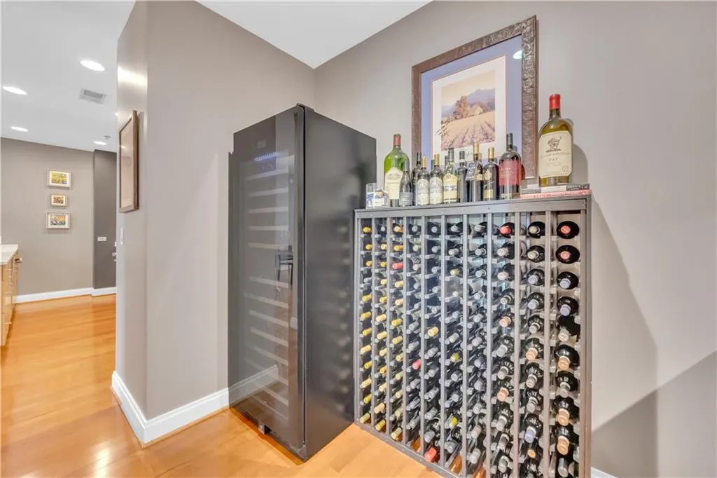 905 Juniper Street Ne Unit 410, Atlanta, Georgia 30309, 2 Bedrooms Bedrooms, ,2 BathroomsBathrooms,Residential,For Sale,905 Juniper Street Ne Unit 410,7634328
