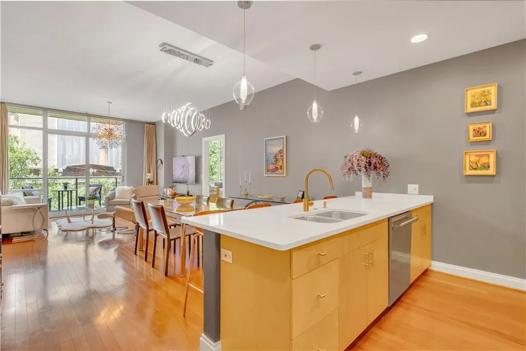 905 Juniper Street Ne Unit 410, Atlanta, Georgia 30309, 2 Bedrooms Bedrooms, ,2 BathroomsBathrooms,Residential,For Sale,905 Juniper Street Ne Unit 410,7634328