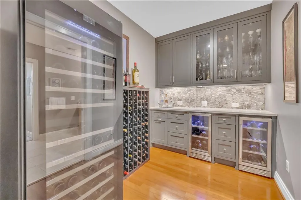 905 Juniper Street Ne Unit 410, Atlanta, Georgia 30309, 2 Bedrooms Bedrooms, ,2 BathroomsBathrooms,Residential,For Sale,905 Juniper Street Ne Unit 410,7634328