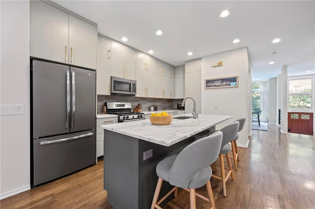 1308 Ne Fernwood Circle Ne, Atlanta, Georgia 30319, 2 Bedrooms Bedrooms, ,2 BathroomsBathrooms,Residential,For Sale,1308 Ne Fernwood Circle Ne,7587010