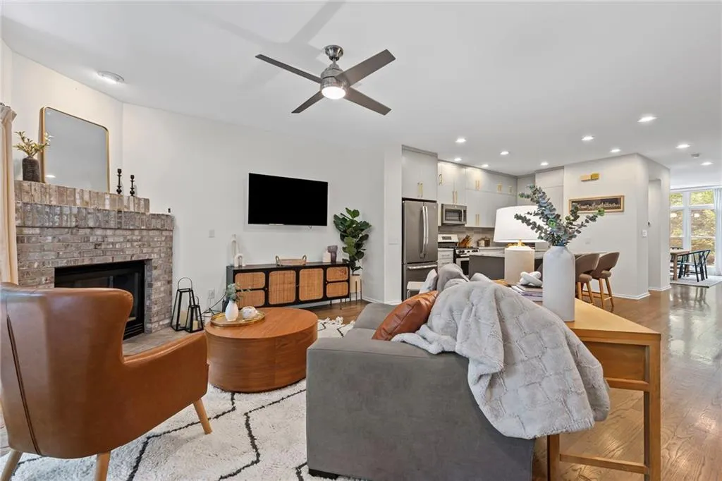 1308 Ne Fernwood Circle Ne, Atlanta, Georgia 30319, 2 Bedrooms Bedrooms, ,2 BathroomsBathrooms,Residential,For Sale,1308 Ne Fernwood Circle Ne,7587010