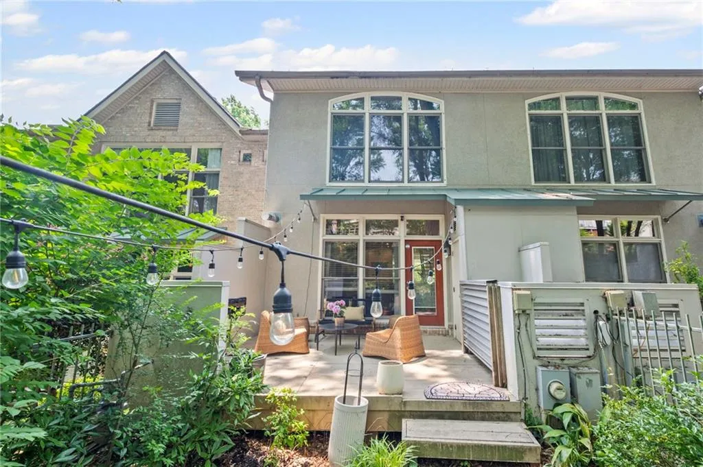 1308 Ne Fernwood Circle Ne, Atlanta, Georgia 30319, 2 Bedrooms Bedrooms, ,2 BathroomsBathrooms,Residential,For Sale,1308 Ne Fernwood Circle Ne,7587010