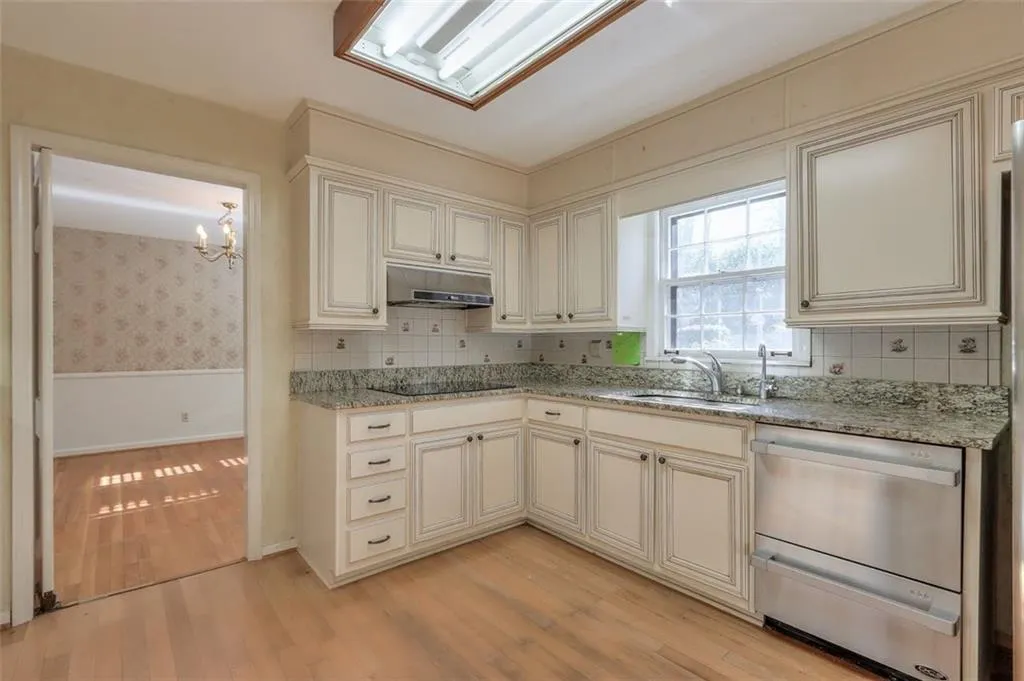 365 Forest Valley Court, Atlanta, Georgia 30342, 4 Bedrooms Bedrooms, ,2 BathroomsBathrooms,Residential,Sold,365 Forest Valley Court,6830220