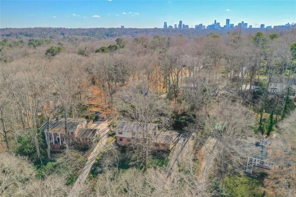 365 Forest Valley Court, Atlanta, Georgia 30342, 4 Bedrooms Bedrooms, ,2 BathroomsBathrooms,Residential,Sold,365 Forest Valley Court,6830220