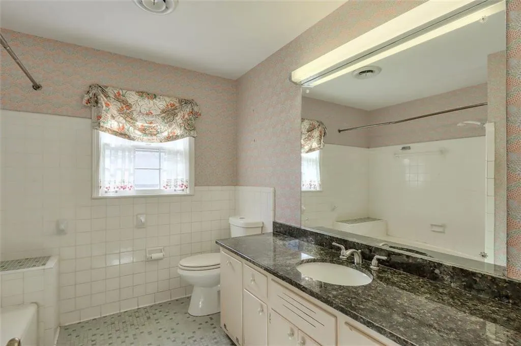 365 Forest Valley Court, Atlanta, Georgia 30342, 4 Bedrooms Bedrooms, ,2 BathroomsBathrooms,Residential,Sold,365 Forest Valley Court,6830220