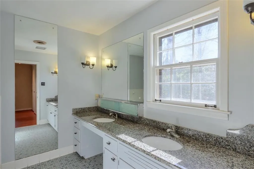 365 Forest Valley Court, Atlanta, Georgia 30342, 4 Bedrooms Bedrooms, ,2 BathroomsBathrooms,Residential,Sold,365 Forest Valley Court,6830220