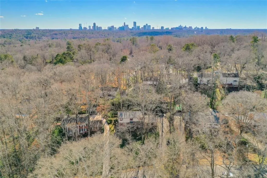 365 Forest Valley Court, Atlanta, Georgia 30342, 4 Bedrooms Bedrooms, ,2 BathroomsBathrooms,Residential,Sold,365 Forest Valley Court,6830220