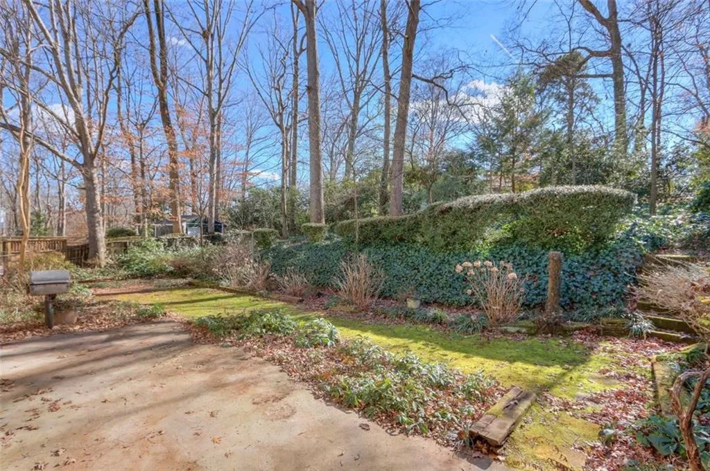 365 Forest Valley Court, Atlanta, Georgia 30342, 4 Bedrooms Bedrooms, ,2 BathroomsBathrooms,Residential,Sold,365 Forest Valley Court,6830220
