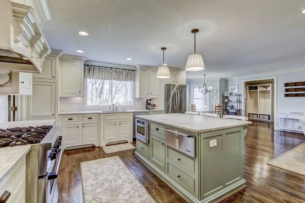 4885 Westfalia Court, Atlanta, Georgia 30342, 4 Bedrooms Bedrooms, ,3 BathroomsBathrooms,Residential,Sold,4885 Westfalia Court,5998008