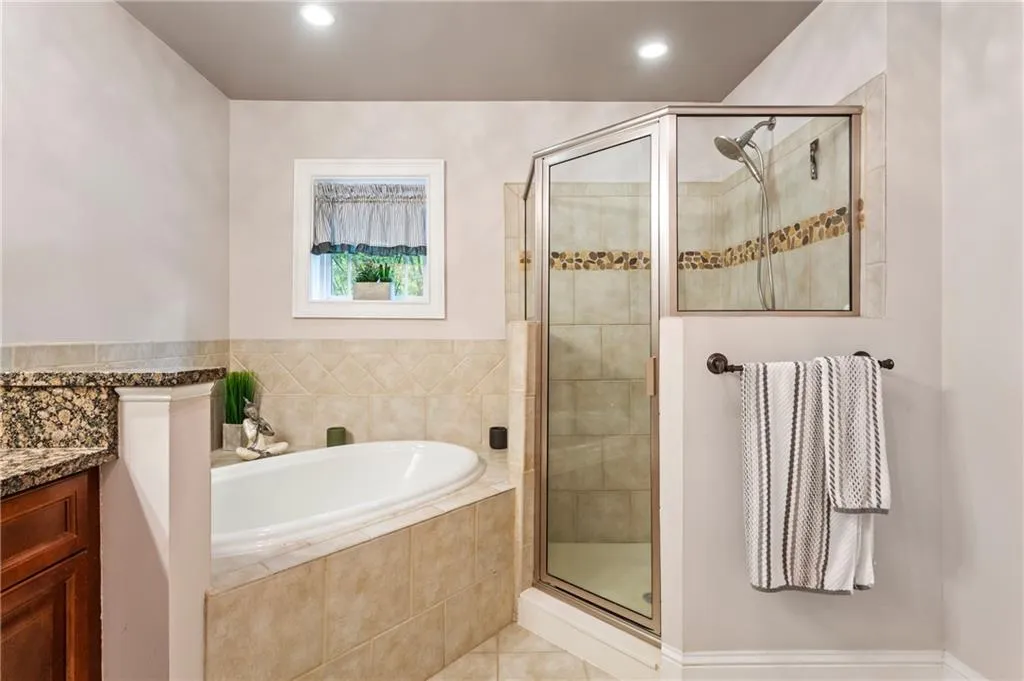 29 High Top Road, Atlanta, Georgia 30328, 3 Bedrooms Bedrooms, ,3 BathroomsBathrooms,Residential,Sold,29 High Top Road,7244955