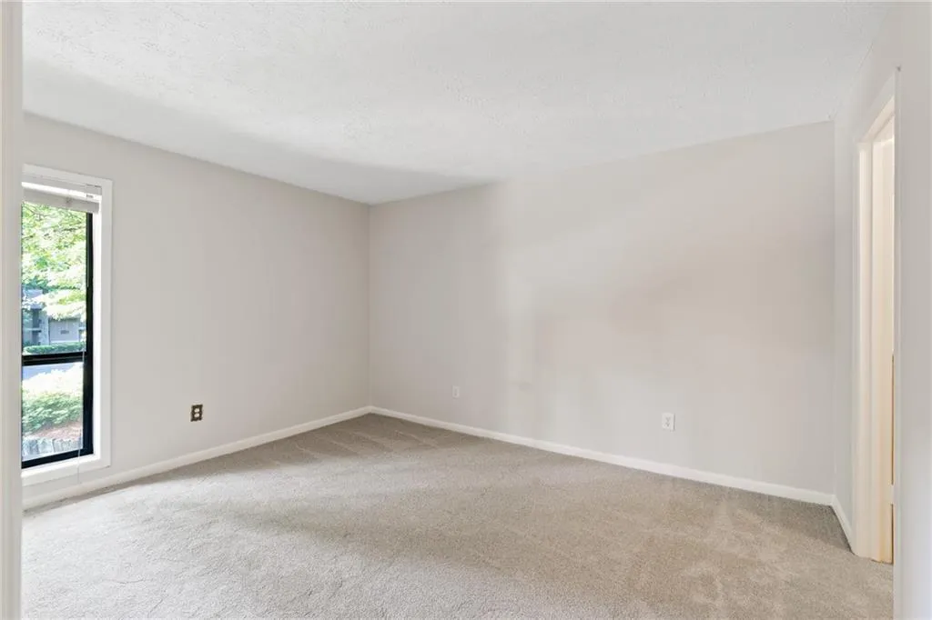 8740 Roswell Road Unit 3d, Sandy Springs, Georgia 30350, 3 Bedrooms Bedrooms, ,2 BathroomsBathrooms,Residential,Sold,8740 Roswell Road Unit 3d,6893851