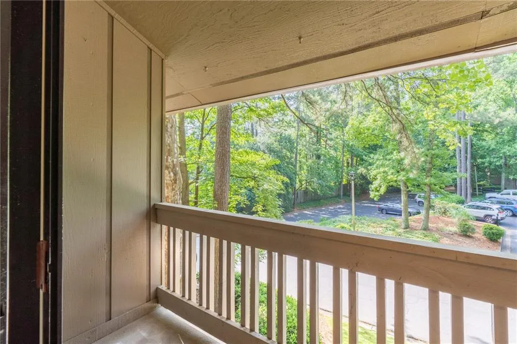 8740 Roswell Road Unit 3d, Sandy Springs, Georgia 30350, 3 Bedrooms Bedrooms, ,2 BathroomsBathrooms,Residential,Sold,8740 Roswell Road Unit 3d,6893851