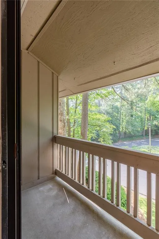 8740 Roswell Road Unit 3d, Sandy Springs, Georgia 30350, 3 Bedrooms Bedrooms, ,2 BathroomsBathrooms,Residential,Sold,8740 Roswell Road Unit 3d,6893851