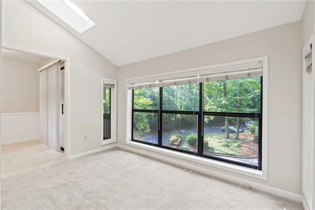 8740 Roswell Road Unit 3d, Sandy Springs, Georgia 30350, 3 Bedrooms Bedrooms, ,2 BathroomsBathrooms,Residential,Sold,8740 Roswell Road Unit 3d,6893851