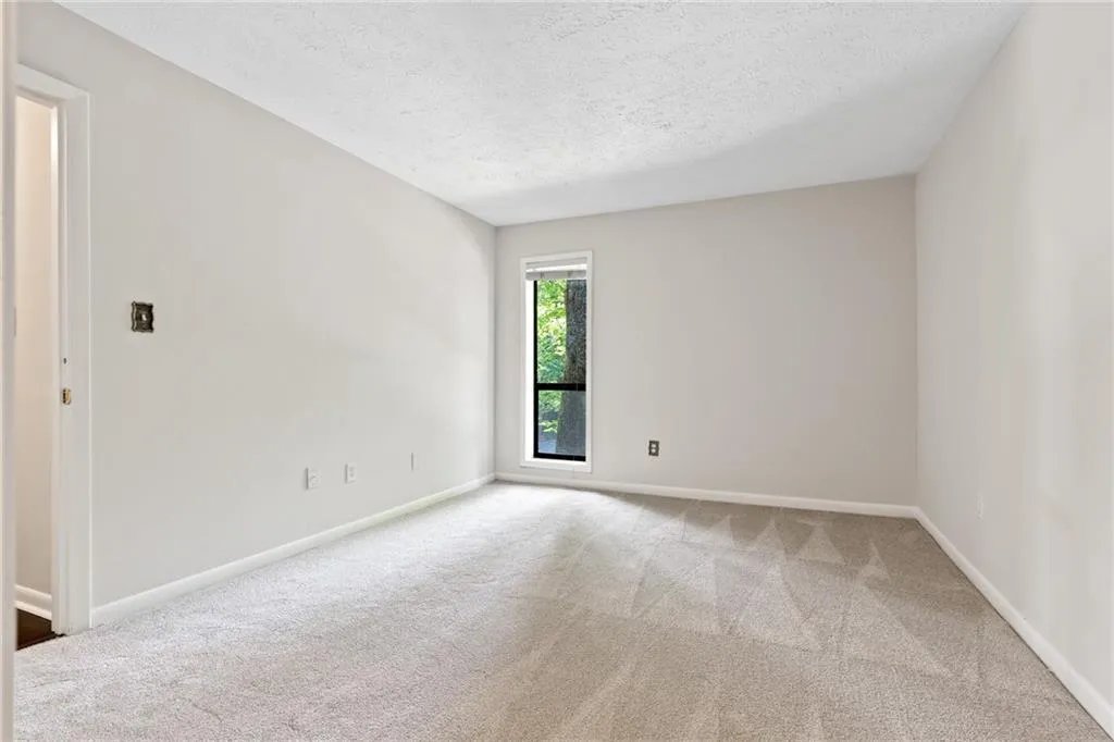 8740 Roswell Road Unit 3d, Sandy Springs, Georgia 30350, 3 Bedrooms Bedrooms, ,2 BathroomsBathrooms,Residential,Sold,8740 Roswell Road Unit 3d,6893851