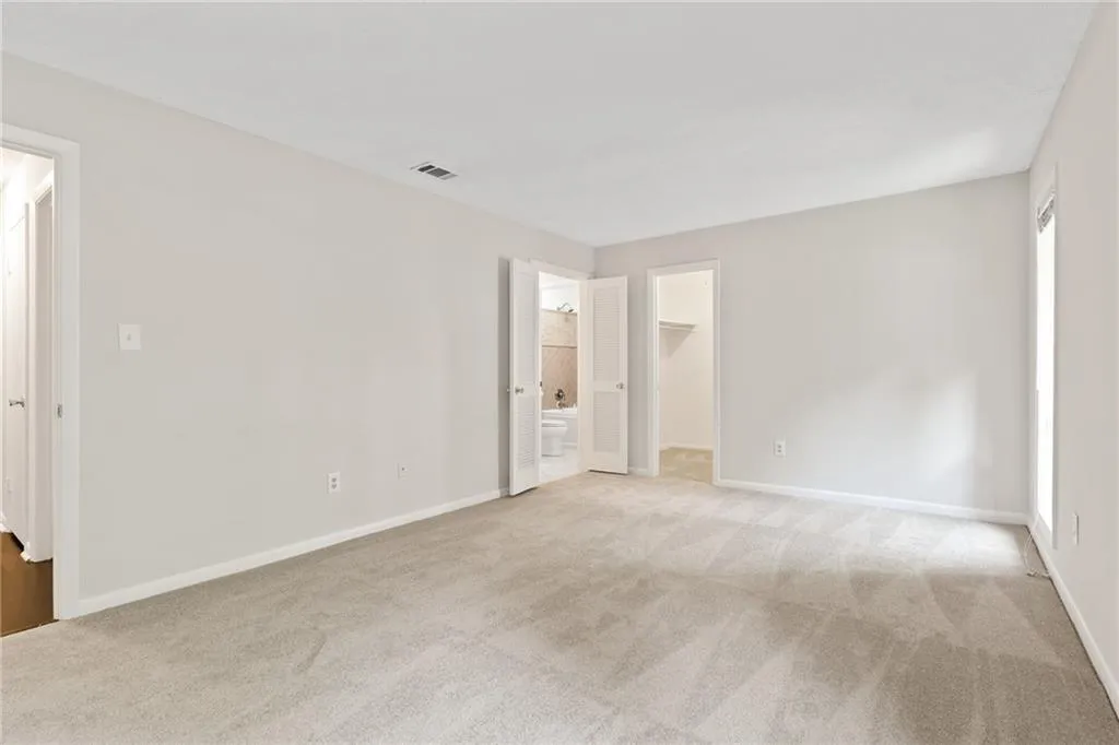 8740 Roswell Road Unit 3d, Sandy Springs, Georgia 30350, 3 Bedrooms Bedrooms, ,2 BathroomsBathrooms,Residential,Sold,8740 Roswell Road Unit 3d,6893851