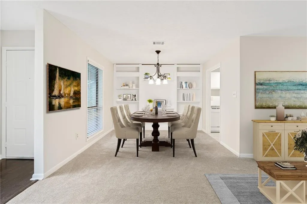 8740 Roswell Road Unit 3d, Sandy Springs, Georgia 30350, 3 Bedrooms Bedrooms, ,2 BathroomsBathrooms,Residential,Sold,8740 Roswell Road Unit 3d,6893851
