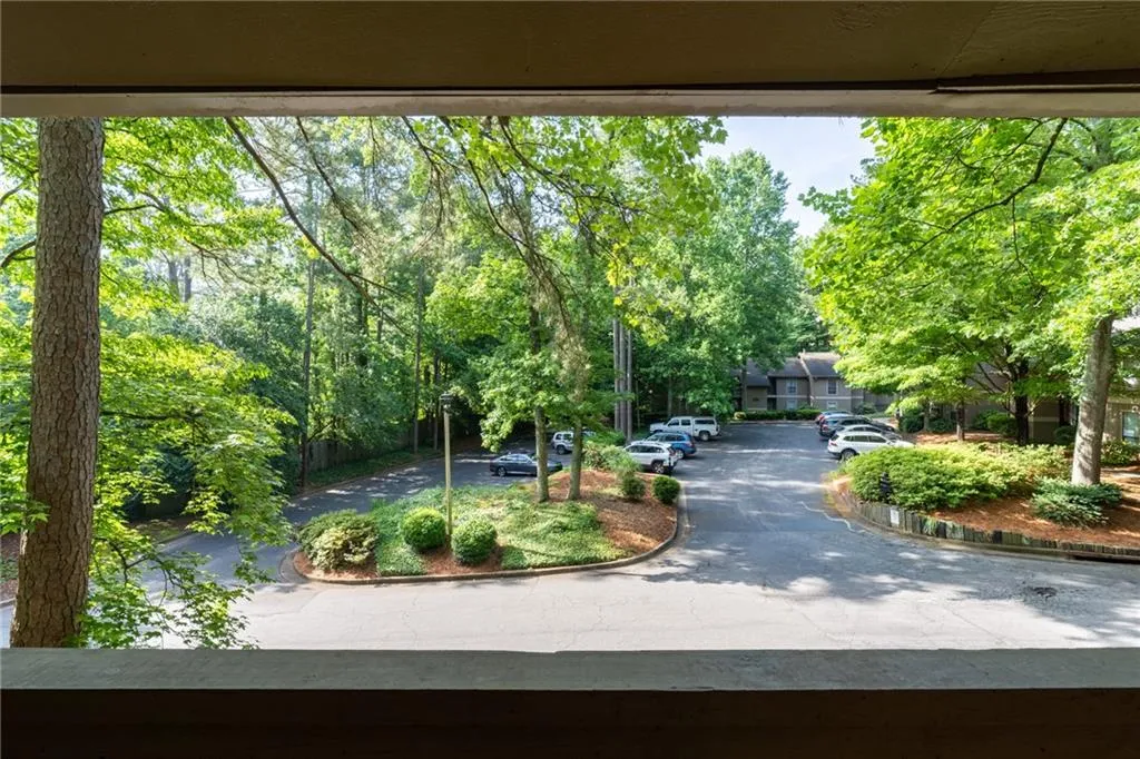8740 Roswell Road Unit 3d, Sandy Springs, Georgia 30350, 3 Bedrooms Bedrooms, ,2 BathroomsBathrooms,Residential,Sold,8740 Roswell Road Unit 3d,6893851