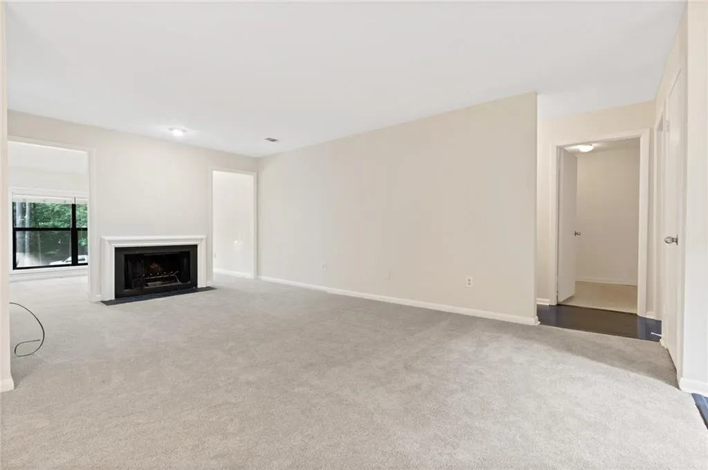 8740 Roswell Road Unit 3d, Sandy Springs, Georgia 30350, 3 Bedrooms Bedrooms, ,2 BathroomsBathrooms,Residential,Sold,8740 Roswell Road Unit 3d,6893851