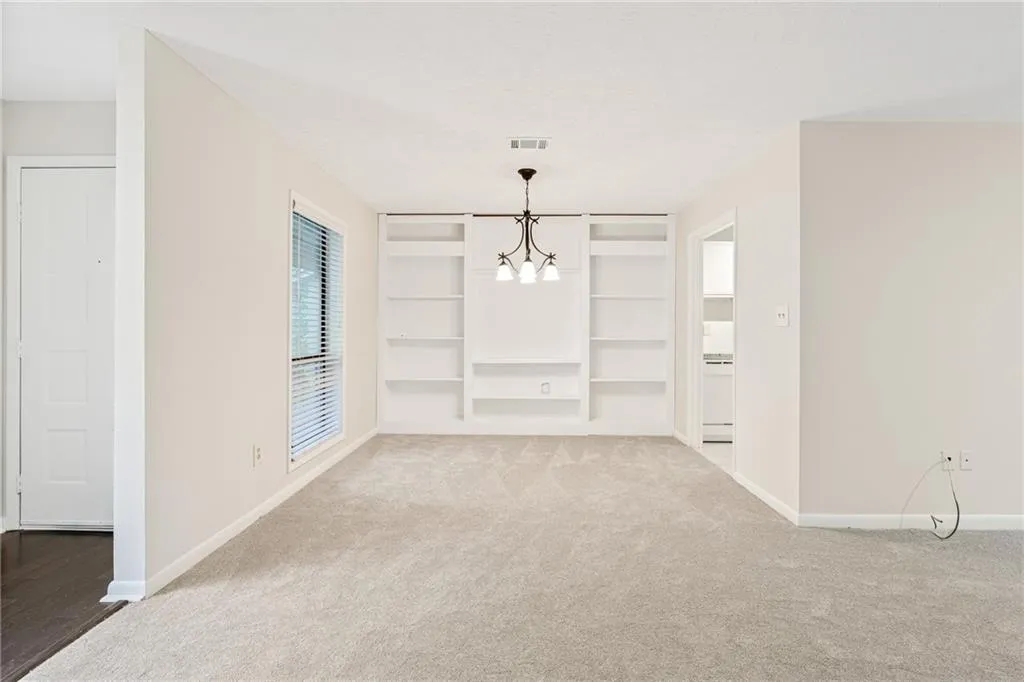 8740 Roswell Road Unit 3d, Sandy Springs, Georgia 30350, 3 Bedrooms Bedrooms, ,2 BathroomsBathrooms,Residential,Sold,8740 Roswell Road Unit 3d,6893851